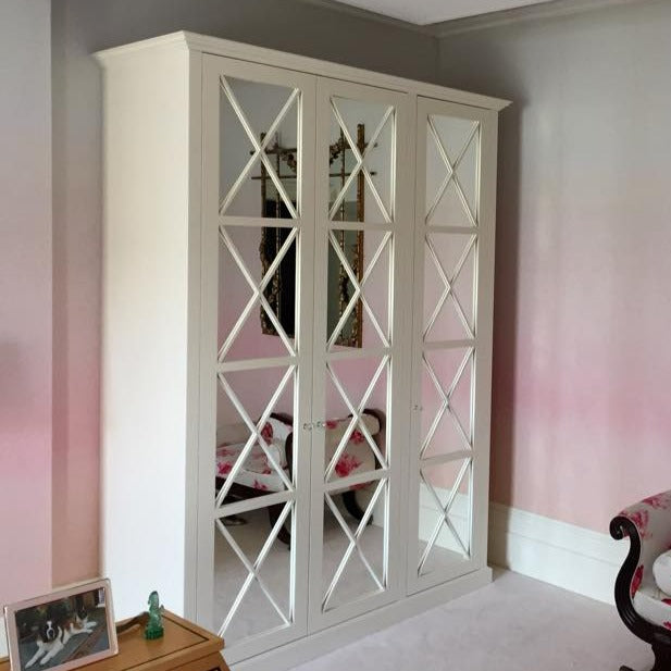 Little Greene White Lead No. 74 is a creamy white paint colour often used to accompany warm colours in country homes. Order Little Greene paint online in Ireland. 