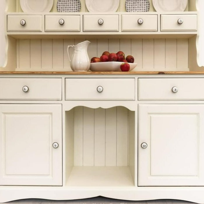 Little Greene White Lead No. 74 is a creamy white paint colour often used to accompany warm colours in country homes. Order Little Greene paint online in Ireland. 