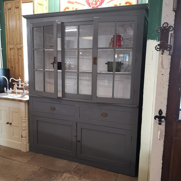 Little Greene Scree No. 227 is a really versatile deep shade from Little Greene’s blue based family of greys. Order Little Greene paint online in Ireland.