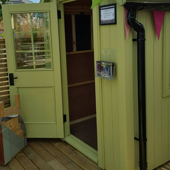 Little Greene Boxington No. 84 is a beautiful reduced lime green paint colour. Green shed paint colour. Buy Little Greene Boxington 84 paint online.