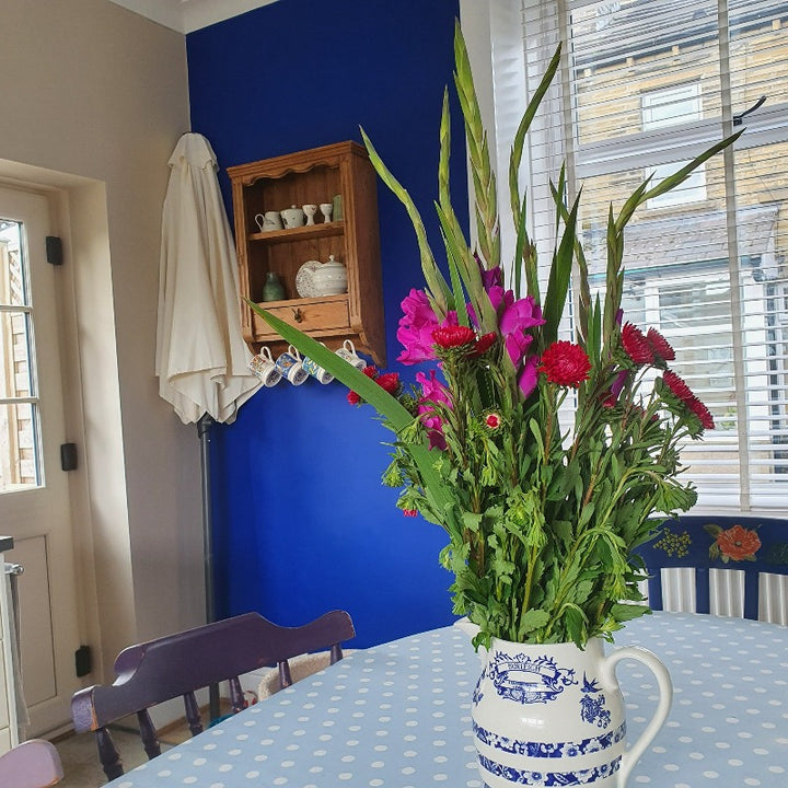 Little Greene Smalt No. 255 is a deep royal blue paint colour. Smalt 255 blue kithen paint colour. Buy Little Greene paint online.