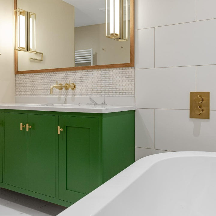 Little Greene Hopper No. 297 is a bold, dark green paint colour. Green bathroom paint colour. Buy Little Greene Hopper 297 paint online.