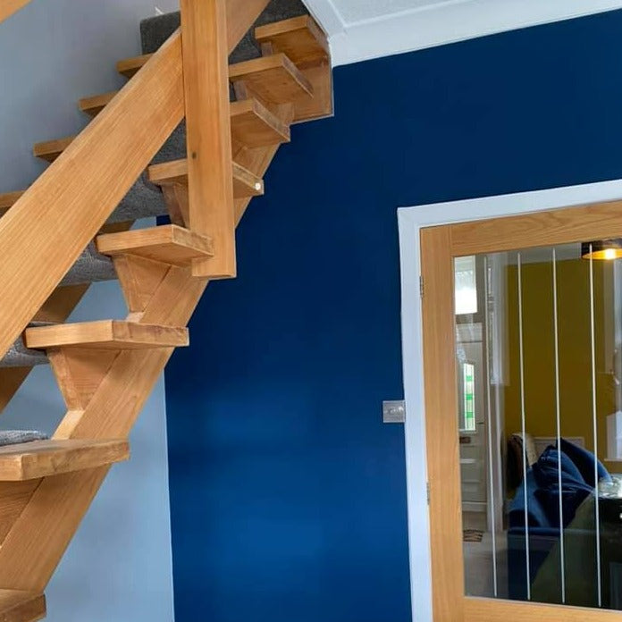 Little Greene Royal Navy No. 257 is a dark blue paint colour. Navy blue dining room paint colour. Buy Little Greene paint online.