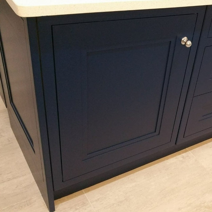 Little Greene Royal Navy No. 257 is a dark blue paint colour. Navy blue kitchen cabinet paint colour. Buy Little Greene paint online.