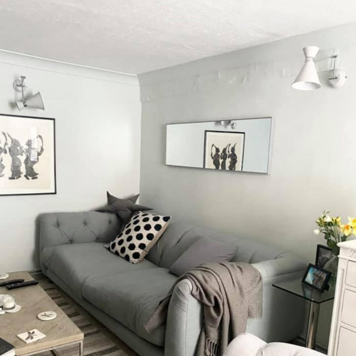 Little Greene Mirror No. 219 is a pared-down green paint colour with an unquestionable calming quality. Buy Little Greene Mirror 219 paint online.