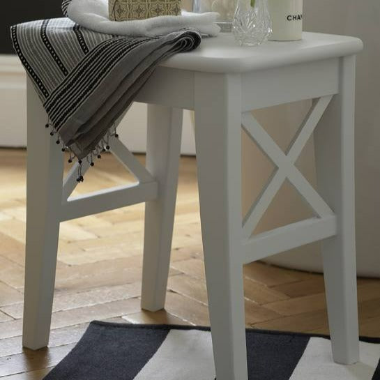 Little Greene Shirting No. 129 is a pure white based paint colour without optical brightener. Order Little Greene paint online in Ireland now.