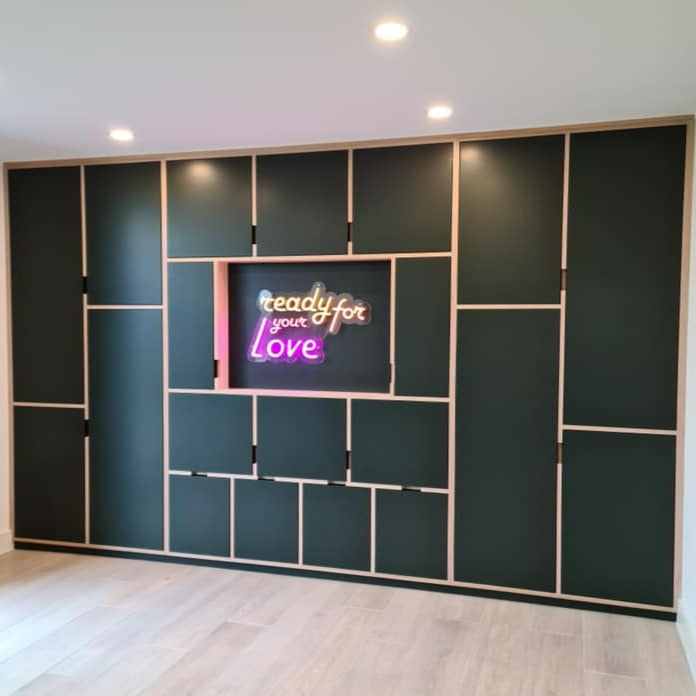 Little Greene Obsidian Green No. 216 is a dark green paint colour. Dark green wardrobe paint colour. Buy Little Greene paint online.