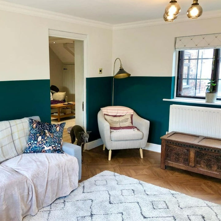 Little Greene Slaked Lime No. 105 is a pure and neutral white that gives a warm and soft appearance. Order Little Greene paint online in Ireland now. 