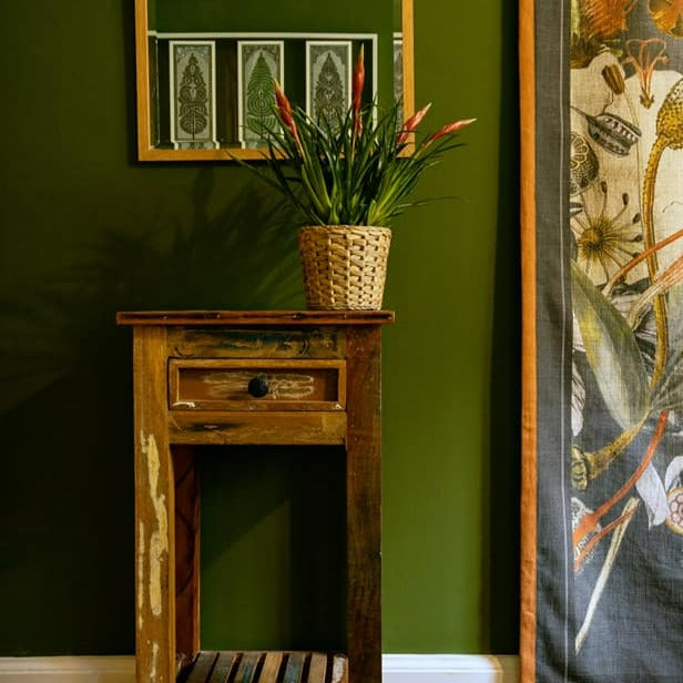 Little Greene Jewel Beetle No. 303 is a deep green paint colour. Jewel Beetle 303 hallway paint colour. Buy Little Greene Jewel Beetle paint online.