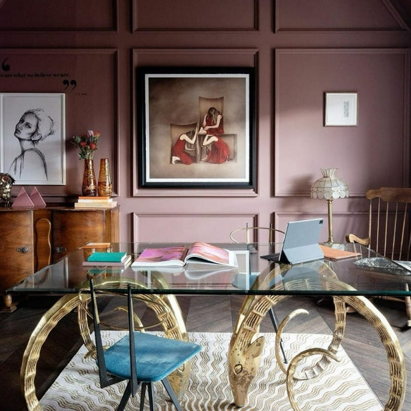 A dark dusty pink paint colour in the form of Burlwood by Pantone creates an enveloping and comforting space. Order Burlwood paint from Fleetwood online.