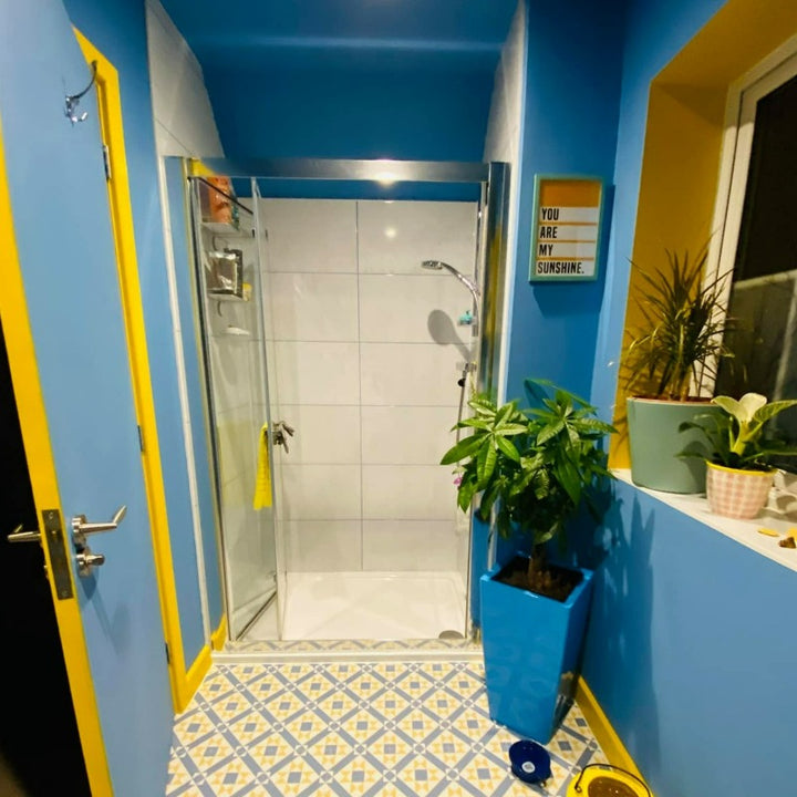 Little Greene Tivoli No. 206 is a beautiful blue paint colour. Tivoli 206 blue bathroom paint colour. Buy Little Greene Tivoli paint online.