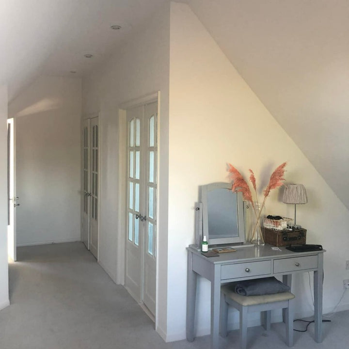 Little Greene Slaked Lime No. 105 is a pure and neutral white that gives a warm and soft appearance. Order Little Greene paint online in Ireland now. 