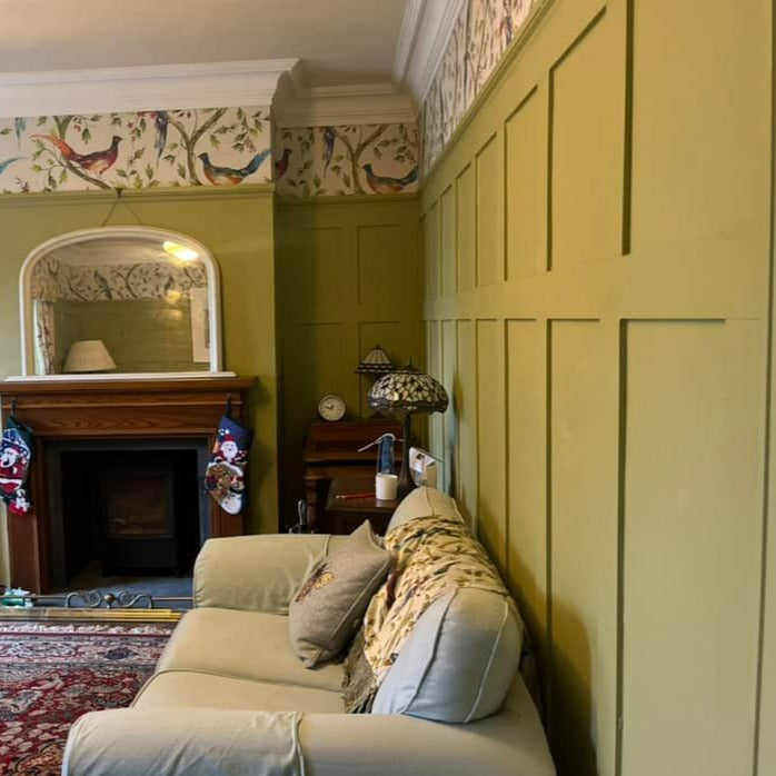 Little Greene Boxington No. 84 is a beautiful reduced lime green paint colour. Green living room paint colour. Buy Little Greene Boxington 84 paint online.