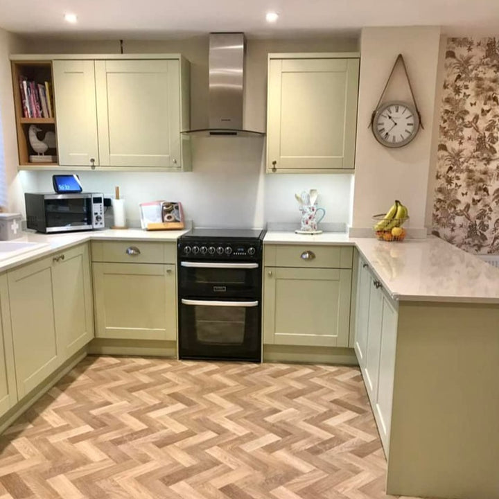 Kitchen Green No. 85 is a refreshing green paint colour from Little Greene. Kitchen Green 85 is a popular green paint colour. Buy Kitchen Green 85 paint online.