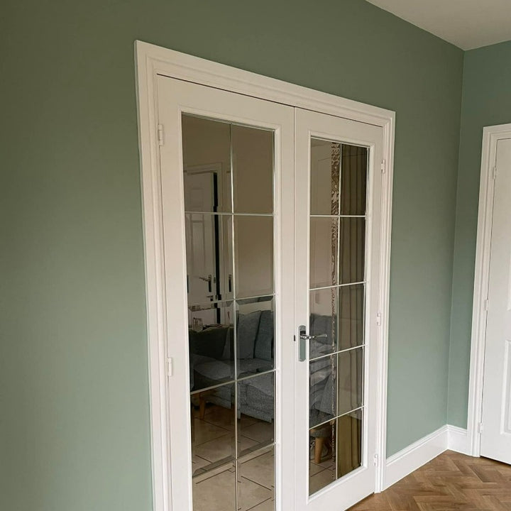 Little Greene Aquamarine No. 138 subtle green paint colour for a living room. Buy Little Greene Aquamarine 138 paint online in Ireland.