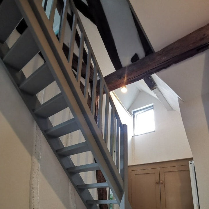 Little Greene Baluster No. 321 is a grey limestone paint colour. Baluster 321 wood staircase colour. Buy Little Greene paint online.