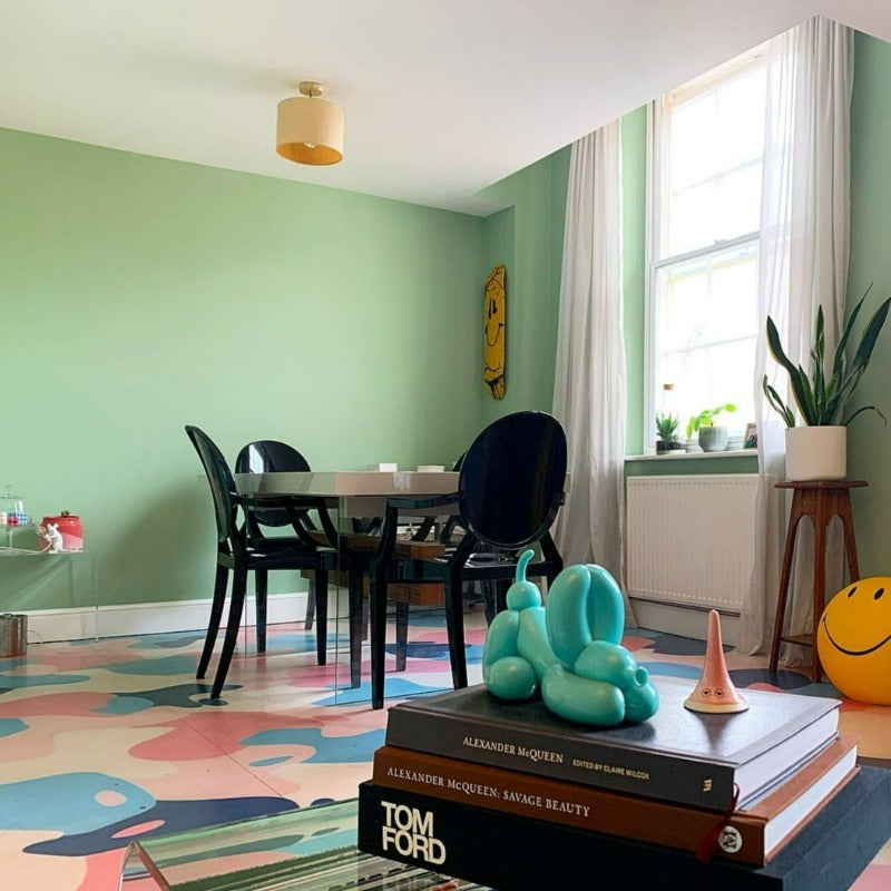 Little Greene Pea Green No. 91 is fresh and playful green paint colour with a restful tone. Buy Little Greene Pea Green 91 dining room paint online.