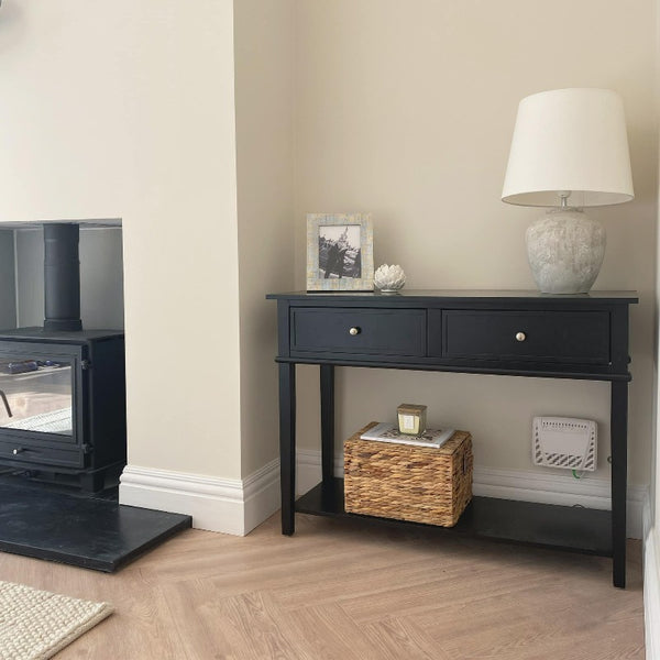 Little Greene Clay Pale No. 152 is lighter version of Clay 39, a neutral paint colour for living rooms. Buy Little Greene paint online.