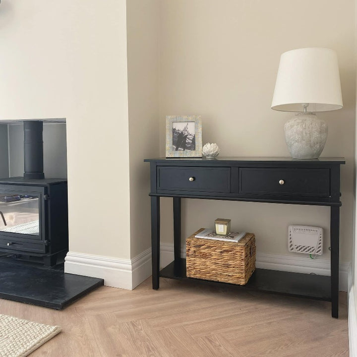 Little Greene Clay Pale No. 152 is lighter version of Clay 39, a neutral paint colour for living rooms. Buy Little Greene paint online.