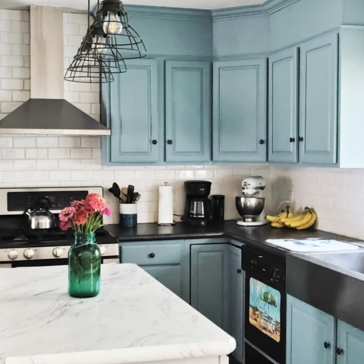 Nantucket from Beyond Paint. All In One Paint for kitchen cabinet presses from Paint Online. 