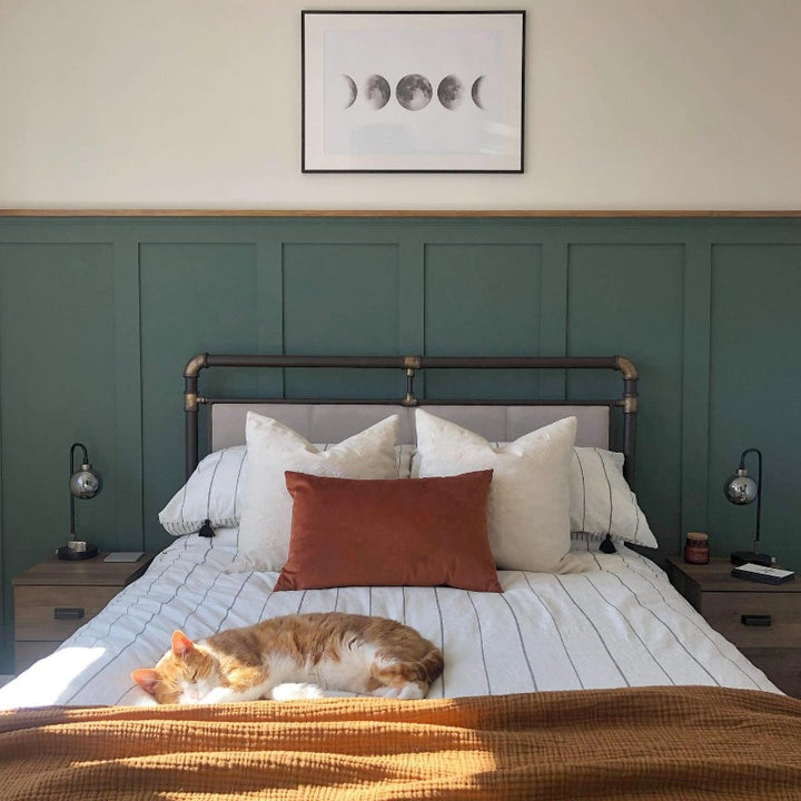 Little Greene Ho Ho Green 305. Green bedroom panelling paint colour. Buy Little Greene paint online.