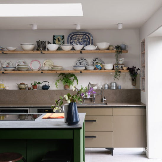 Stirabout No. 300 from Farrow & Ball is a warm neutral off white paint colour. Buy Farrow & Ball Stirabout paint online.