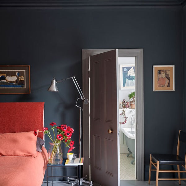 Hopper Head No. 305 from Farrow & Ball is deep grey paint colour. Dark bedroom paint colour. Buy Farrow & Ball paint online.