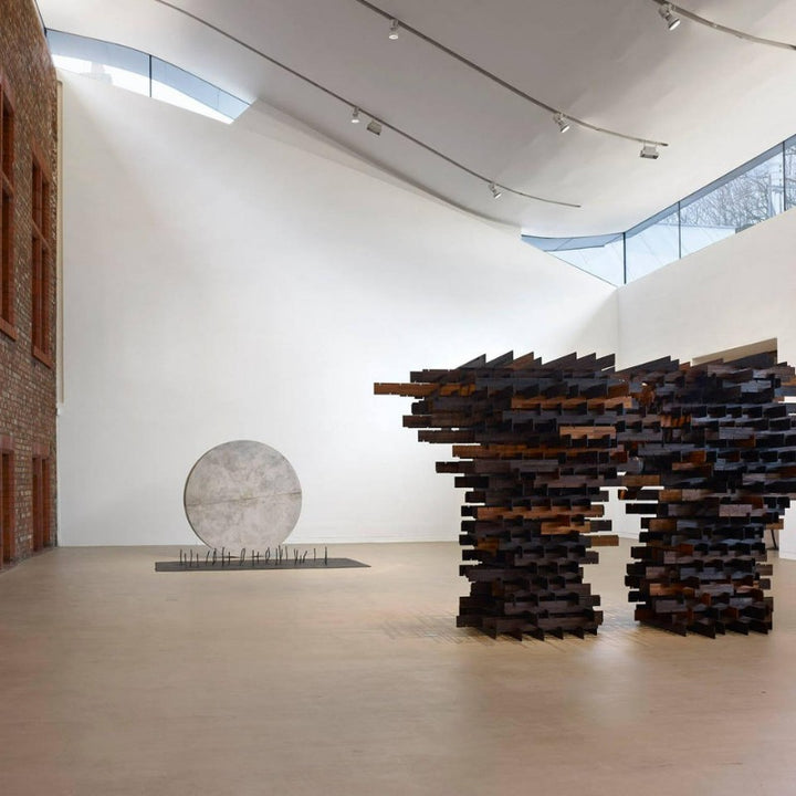 Little Greene Shirting No. 129 is a pure white based paint colour without optical brightener. Order Little Greene paint online in Ireland now.