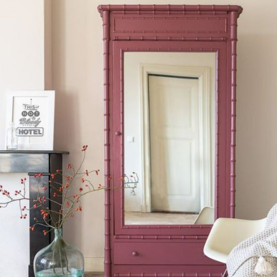 Paint & Paper Library Soumak 339 is a Middle Eastern red paint colour that feels vibrant and inviting. Buy Paint & Paper Library paint online. Wardrobe paint colour. 