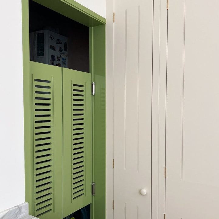 Chelsea Green II Paint And Paper Library Paint Colour No. 549. Chelsea Green door paint colour.