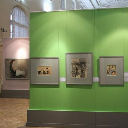 Little Greene Phthalo Green No. 199 is a vibrant electric green paint colour. Buy Little Greene Phthalo Green paint online. Green feature wall. 