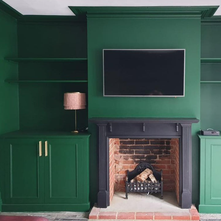 Little Greene Puck No. 298 is a dark green paint colour. This deep green works great in both dark and light spaces. Buy Little Greene Puck 298 living room paint online.