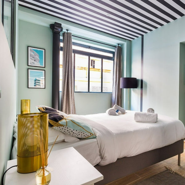 Little Greene Aquamarine Mid No. 284 is a subtle green paint colour. Buy Little Greene Aquamarine Mid bedroom paint colour paint online in Ireland.