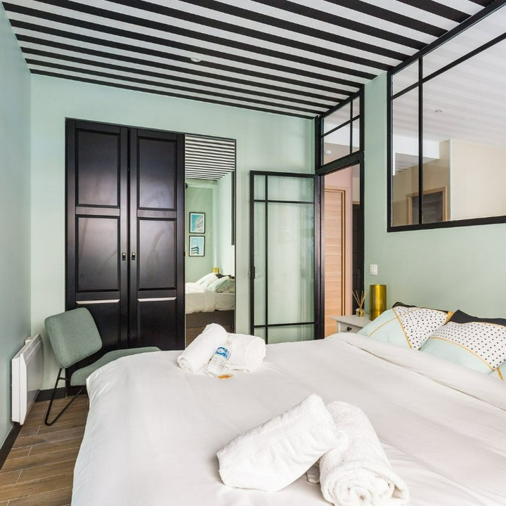 Little Greene Aquamarine Mid No. 284 is a subtle green paint colour. Buy Little Greene Aquamarine Mid bedroom paint colour paint online in Ireland.