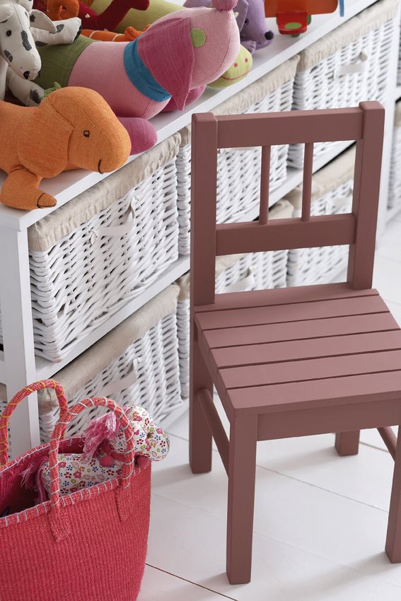 Little Greene Ashes of Roses No. 6 is a soft red paint colour that offers a brown undertone for a sophisticated depth. Order Little Greene paint online in Ireland. 