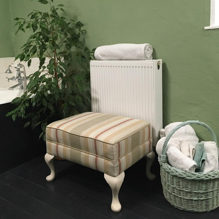 Saxon Green No. 80 by Farrow & Ball. Green front bathroom paint colour. Buy Farrow & Ball paint online.