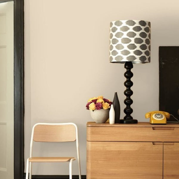 Little Greene Beauvais Lilac No. 29 is a neutral paint colour with warmth and undertones of cream. Order Beauvais Lilac No. 29 Little Greene paint online in Ireland.