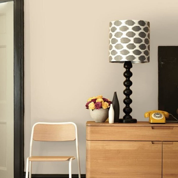 Little Greene Beauvais Lilac No. 29 is a neutral paint colour with warmth and undertones of cream. Order Beauvais Lilac No. 29 Little Greene paint online in Ireland.