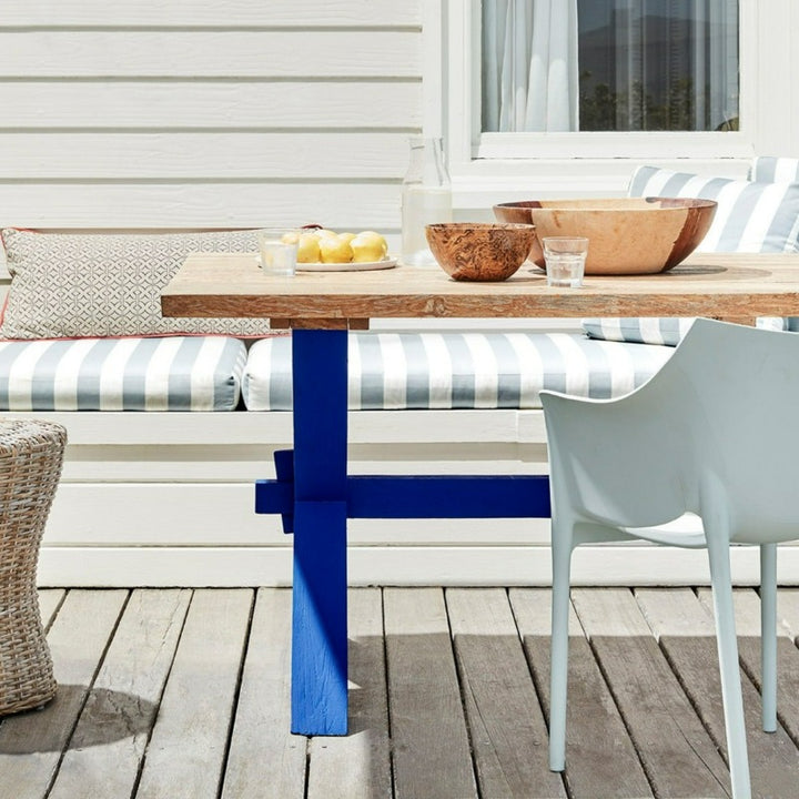 Little Greene Smalt No. 255 is a deep royal blue paint colour. Smalt 255 blue satinwood paint colour. Buy Little Greene paint online.