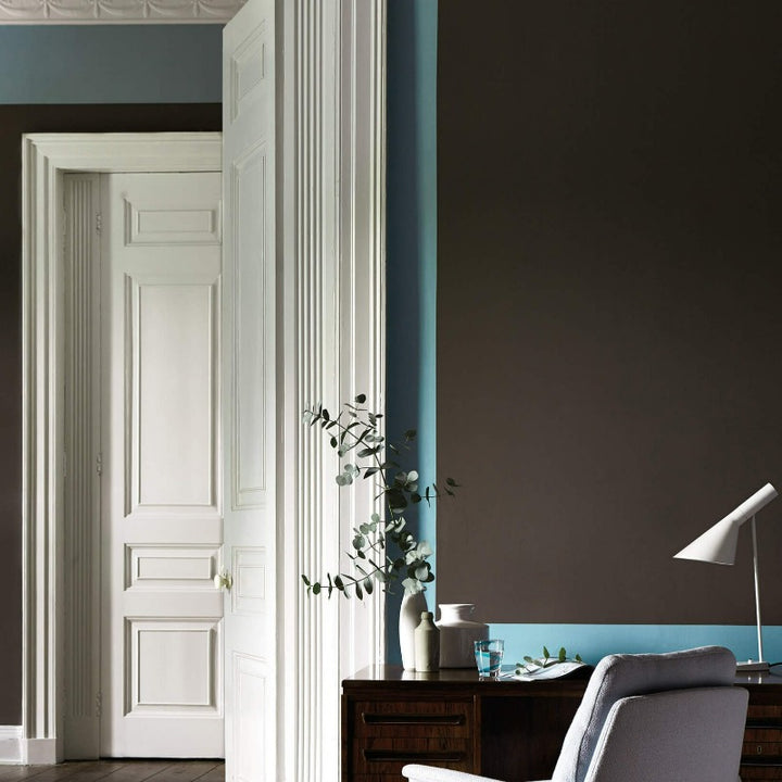 Little Greene Sky Blue is a beautiful light blue paint colour. Sky Blue 103 living room paint colour. Buy Little Greene paint online.