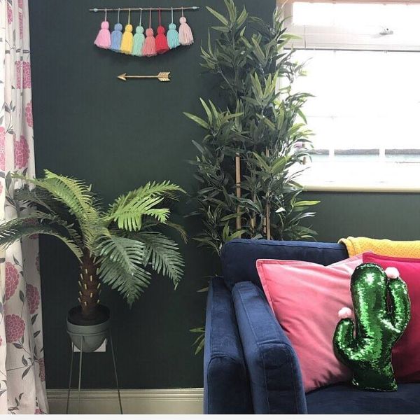 Christmas Wreath Colourtrend Paint from Paint Online