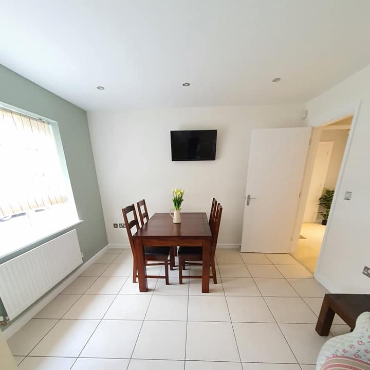 Jasmine White - Dulux Paint Colour Walls - 2.5L Dulux Easycare Washable Matt Paint