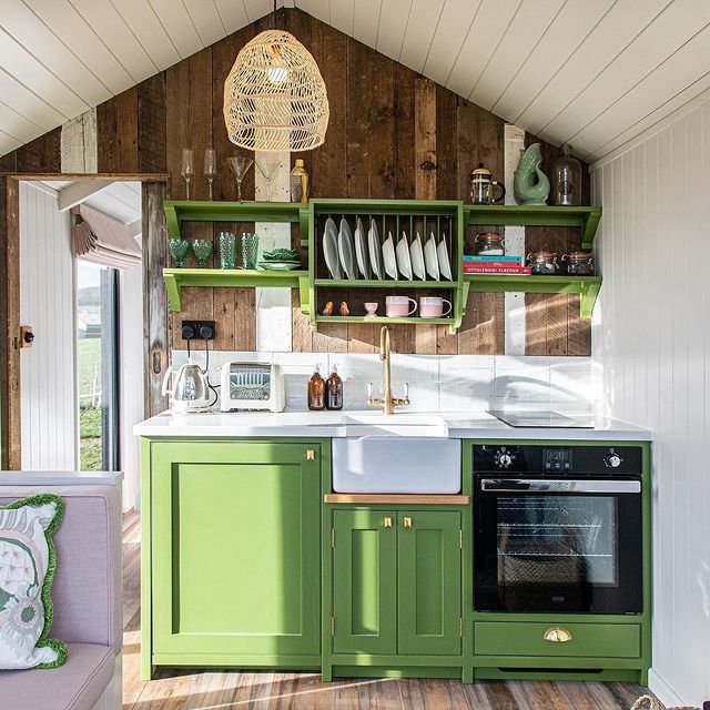 Sap Green Farrow & Ball Paint