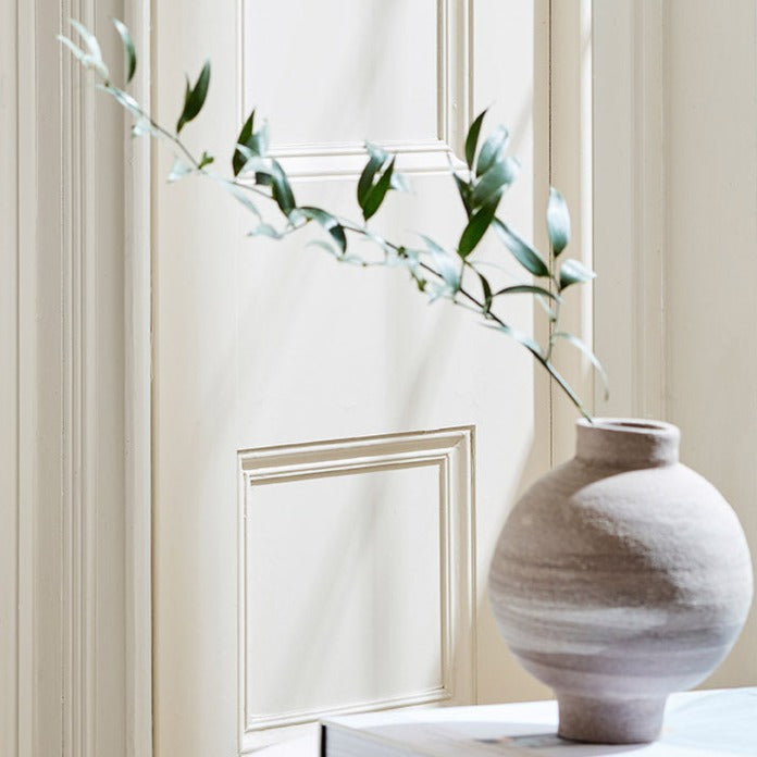 Little Greene Silent White No. 329 is a neutral-warm white paint colour. Buy Little Greene paint online.