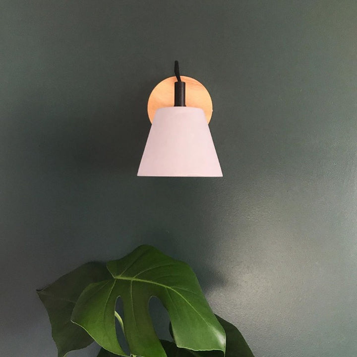 Bofin Fern Fleetwood Paints Vogue Collection. Green paint colour from Paint Online. 