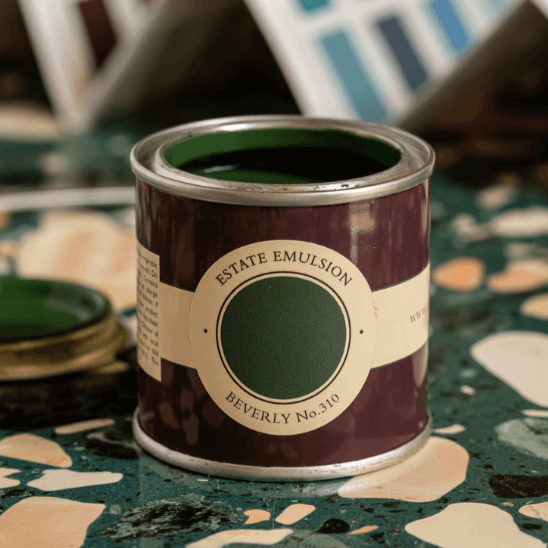 Beverly No. 310 from Farrow & Ball is a clean mid to dark green paint colour. Buy Farrow & Ball Beverly 100ml sample pot tester paint online.