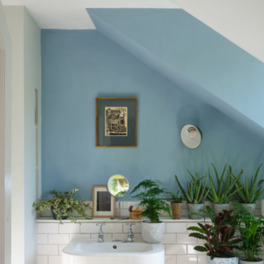 Kittiwake No. 307 from Farrow & Ball is a is a new clean, cool, blue paint colour. Kittiwake new blue Farrow & Ball paint colour.